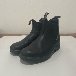 Blundstone Black Leather Chelsea Boots - Women’s 7